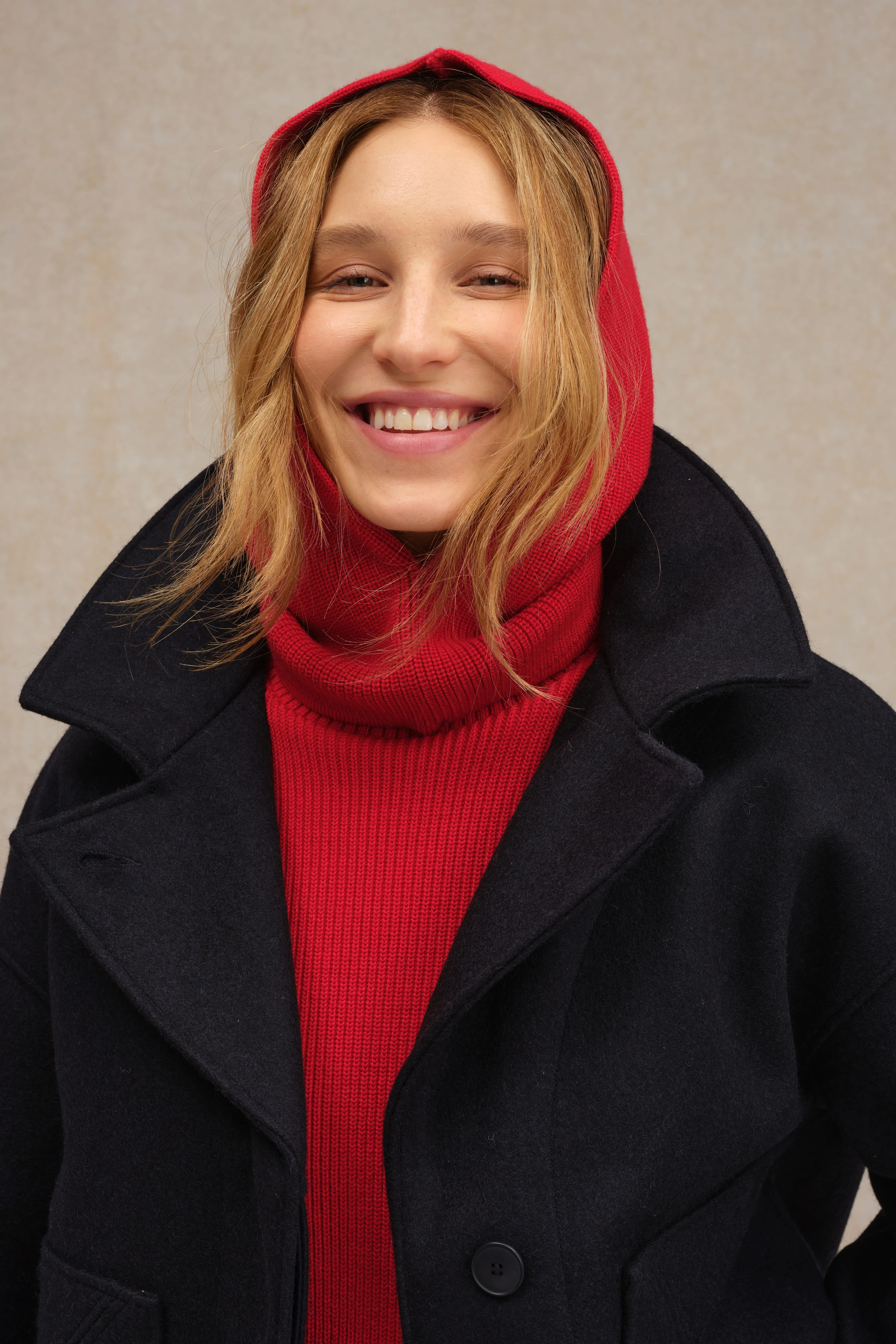 Cagoule rouge en laine mérinos pour femme