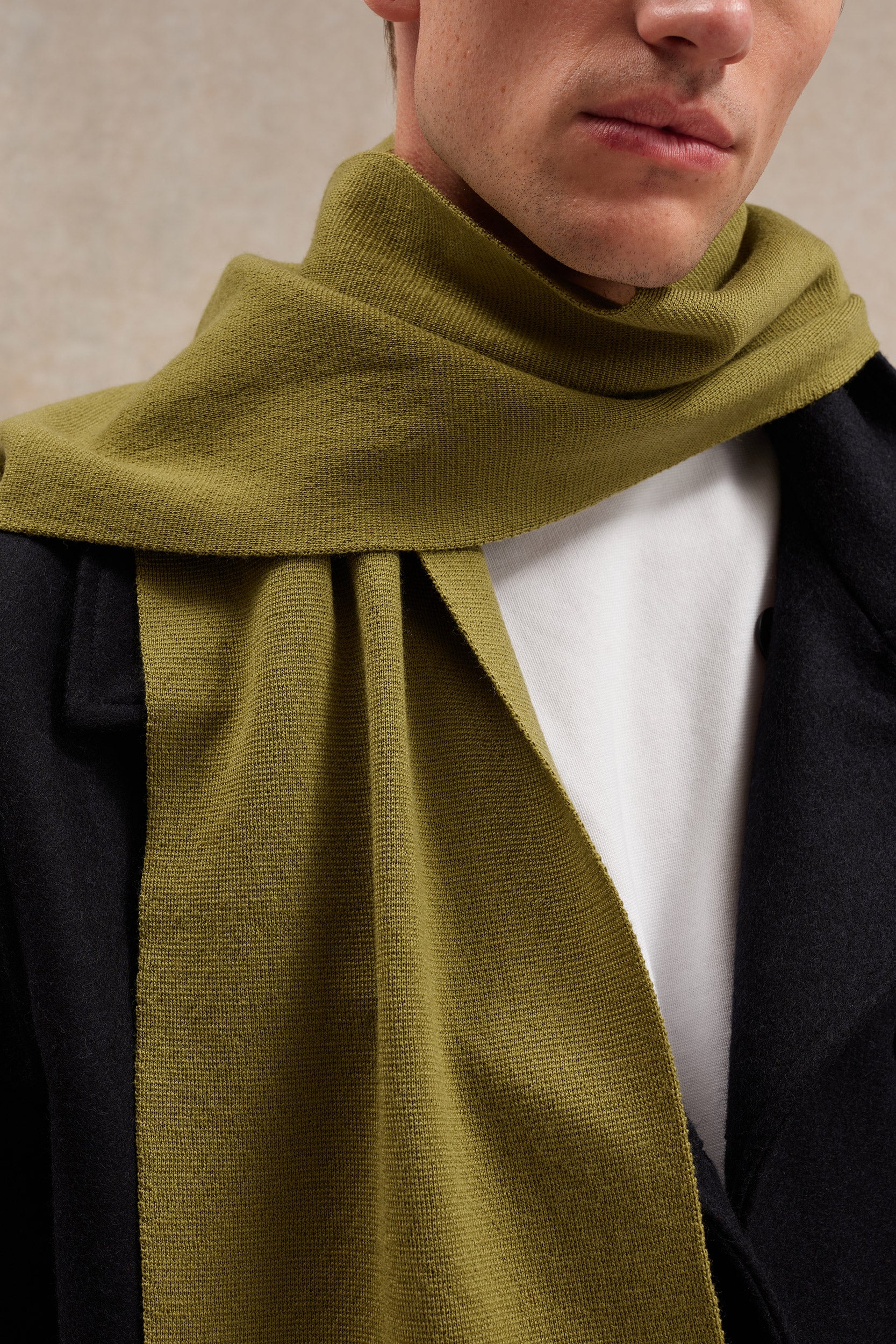 Écharpe fine mixte olive acide en maille Milano - Image 4