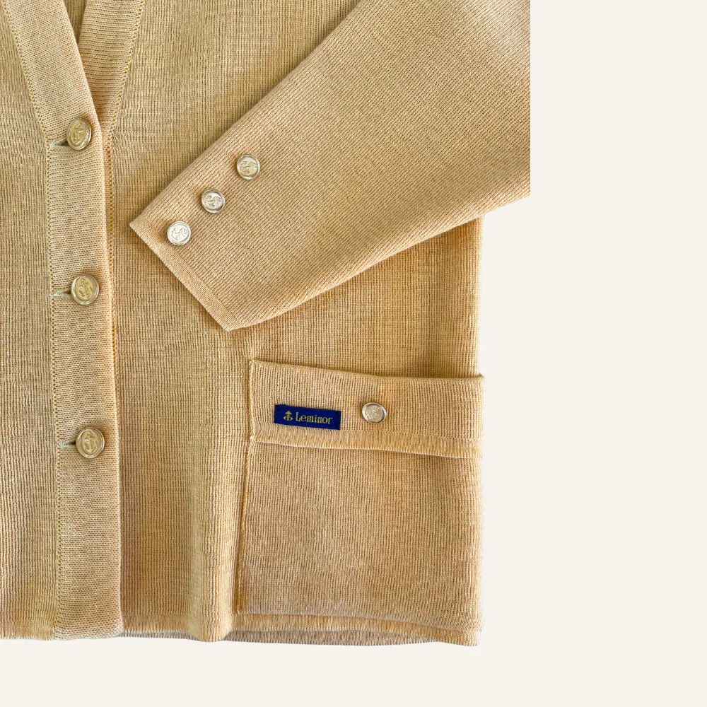 Cardigan jaune à boutons dorés en laine vierge pour femme - Seconde main - Image 4
