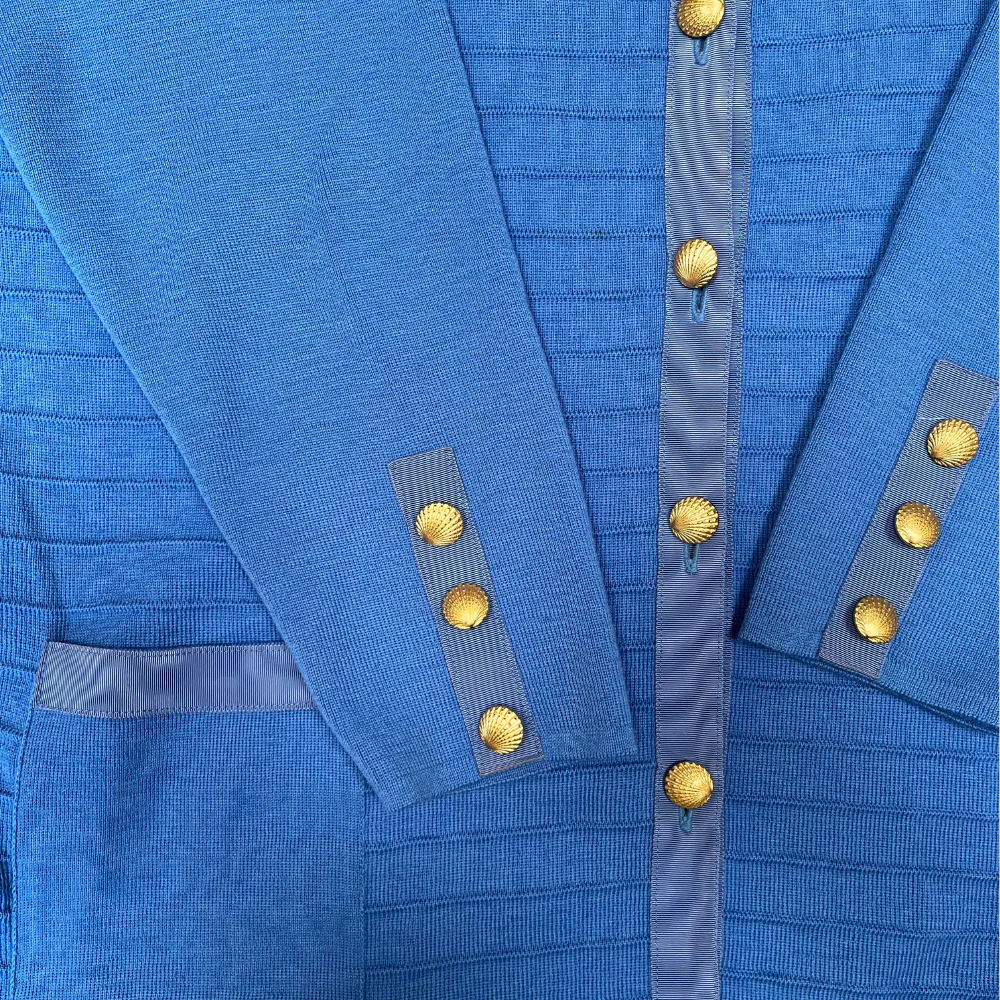 Gilet bleu ciel boutons dorés coquillage pour femme - Seconde main - Image 4