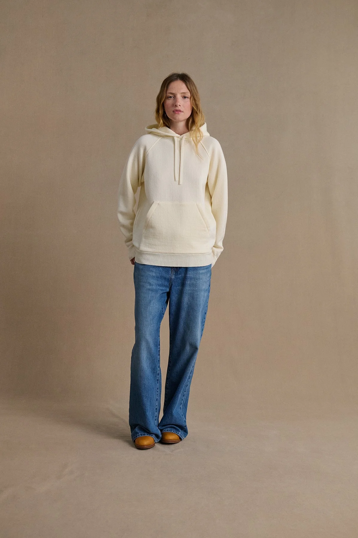 Hoodie écru en laine mérinos pour femme - Image 3