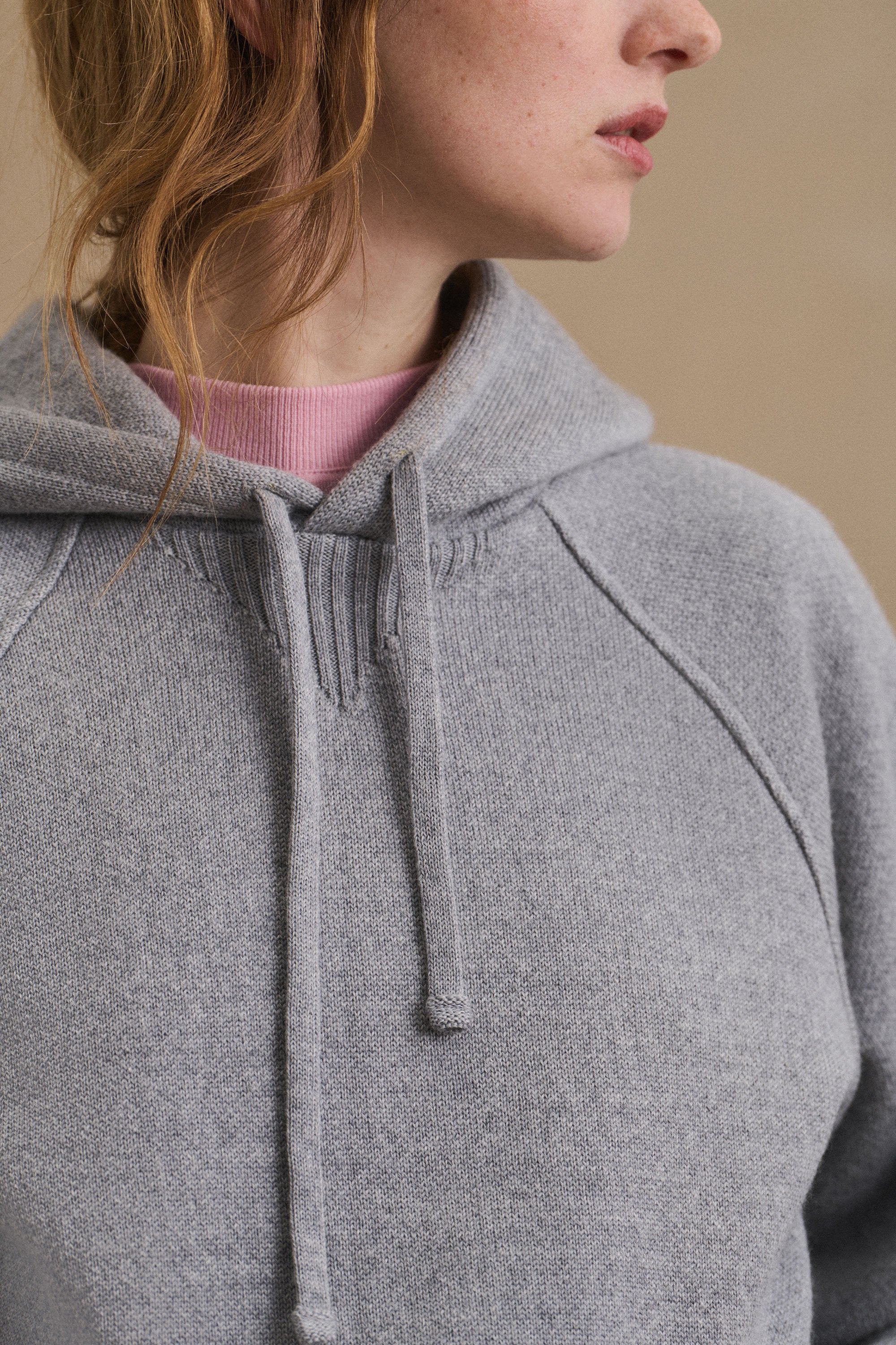 Hoodie gris chiné en laine mérinos pour femme - Image 3