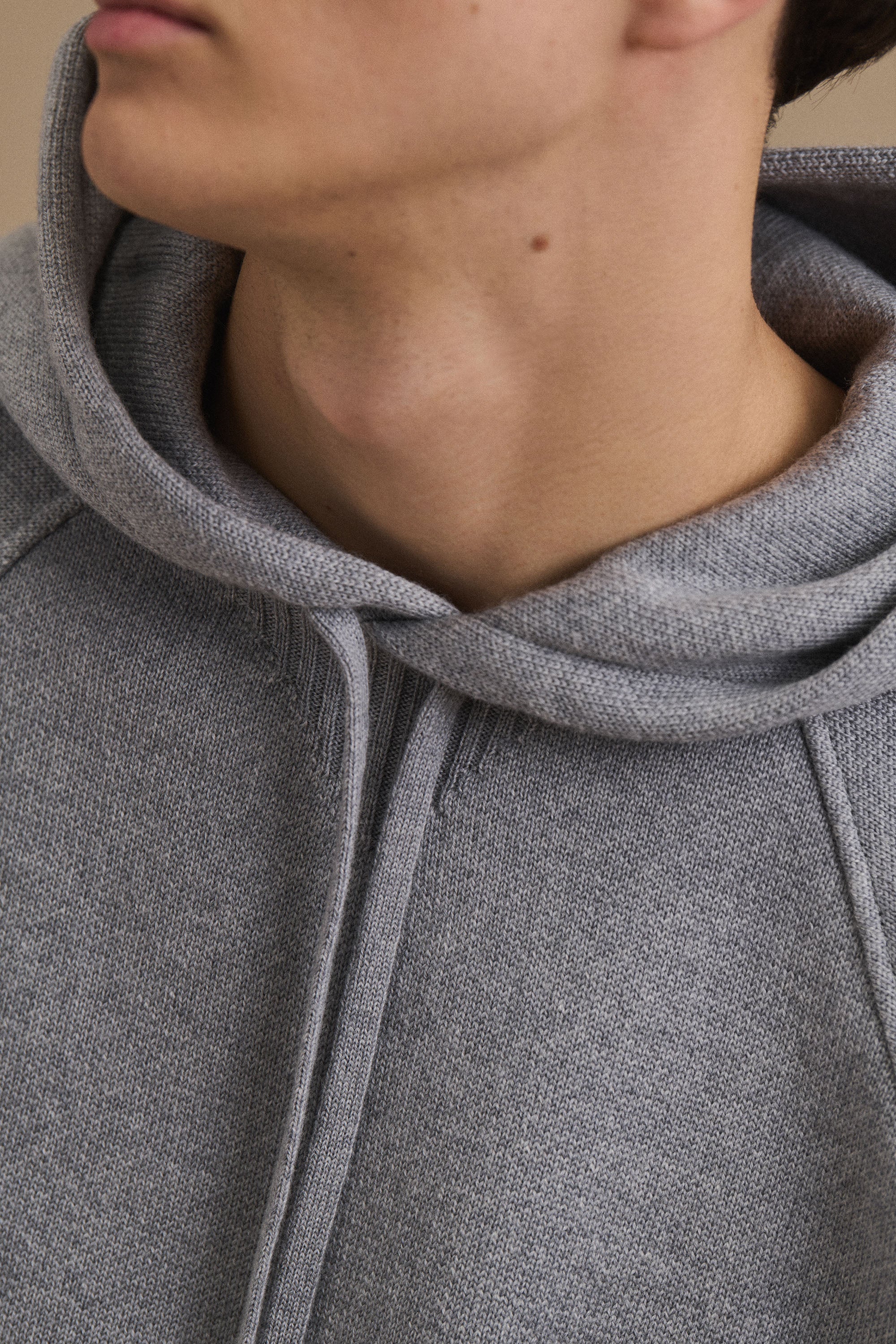 Hoodie gris chiné en laine mérinos pour homme - Image 4