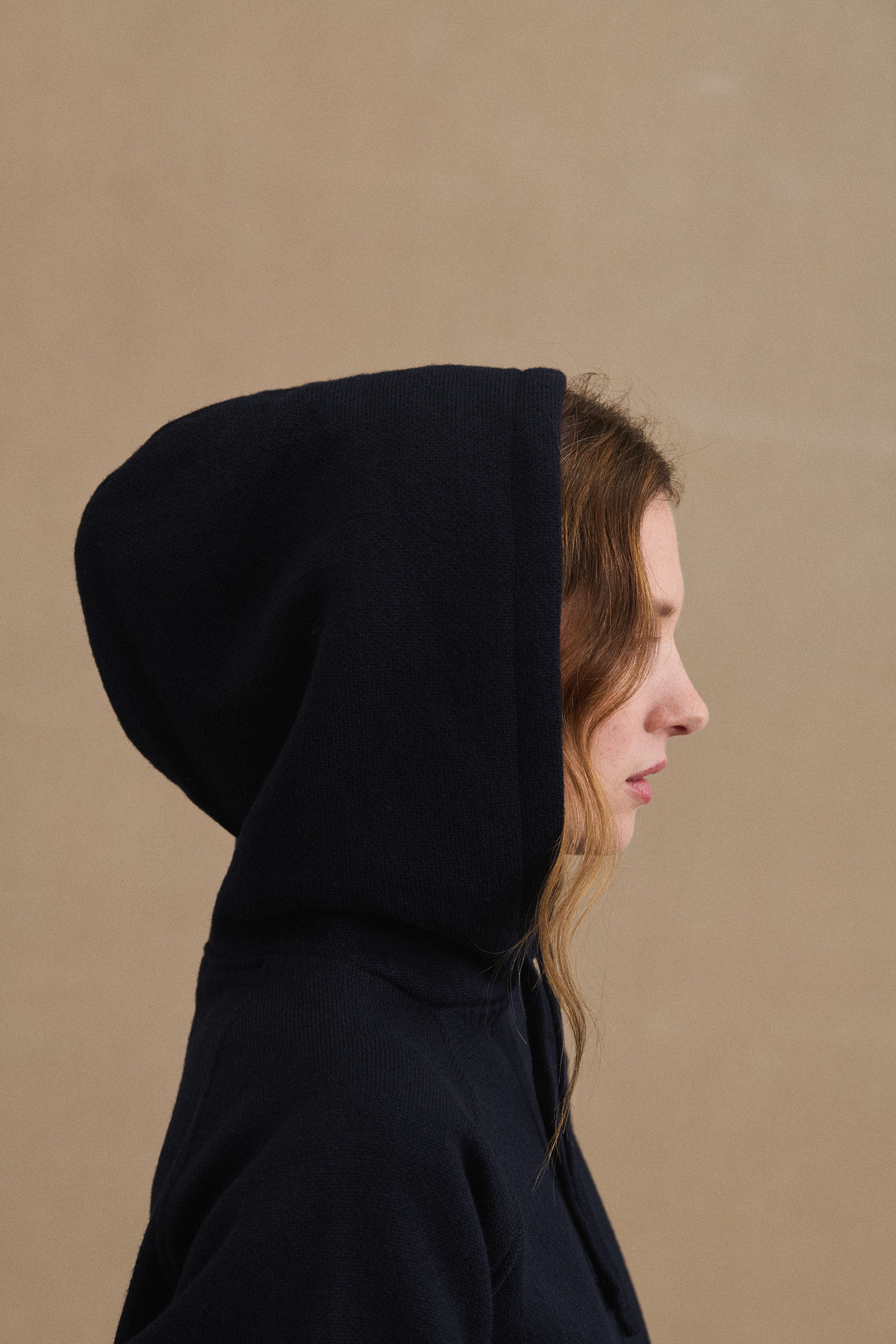Hoodie bleu marine en laine mérinos pour femme - Image 4