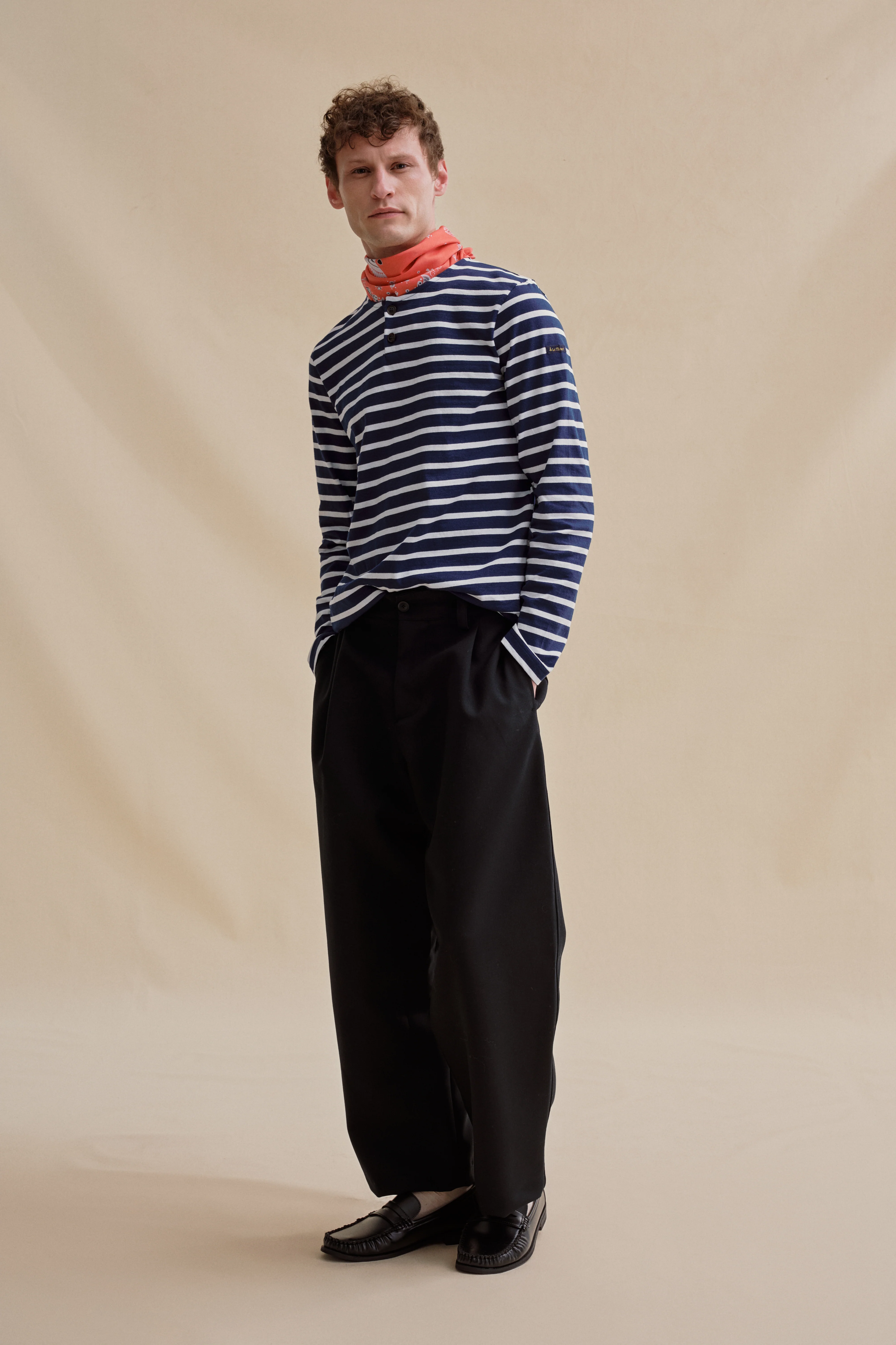 Marinière Henley marine et blanc pour homme - Image 3