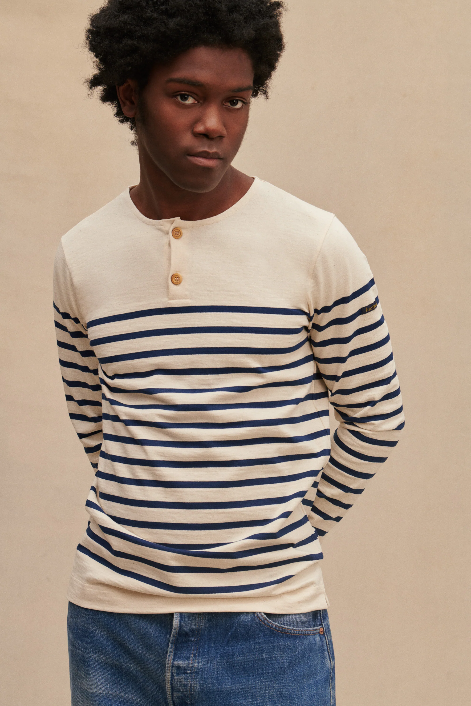 Marinière Marine Nationale col boutonné écru et marine pour homme - Image 4