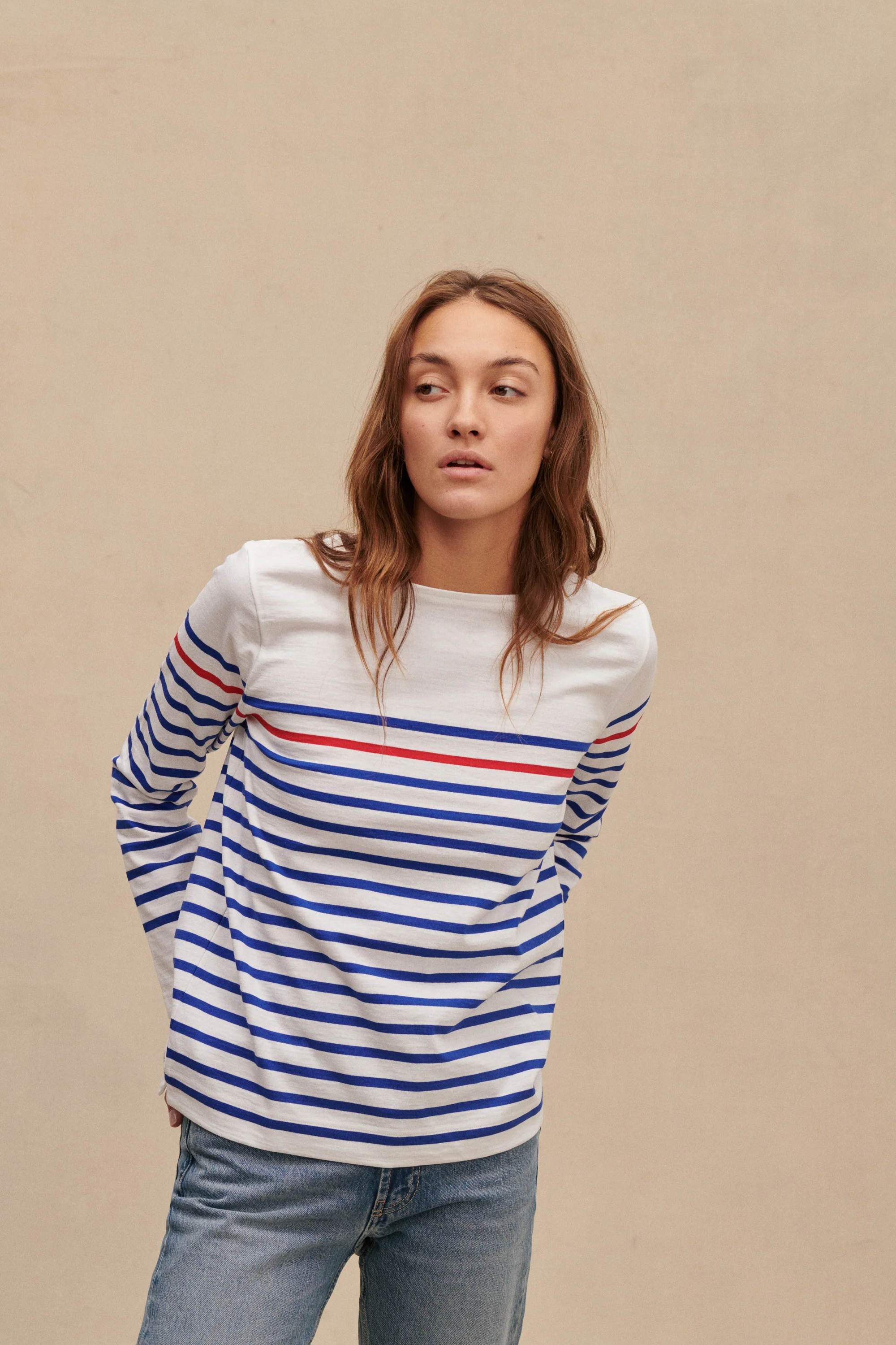 Marinière originale blanche avec rayure rouge pour femme - Image 3