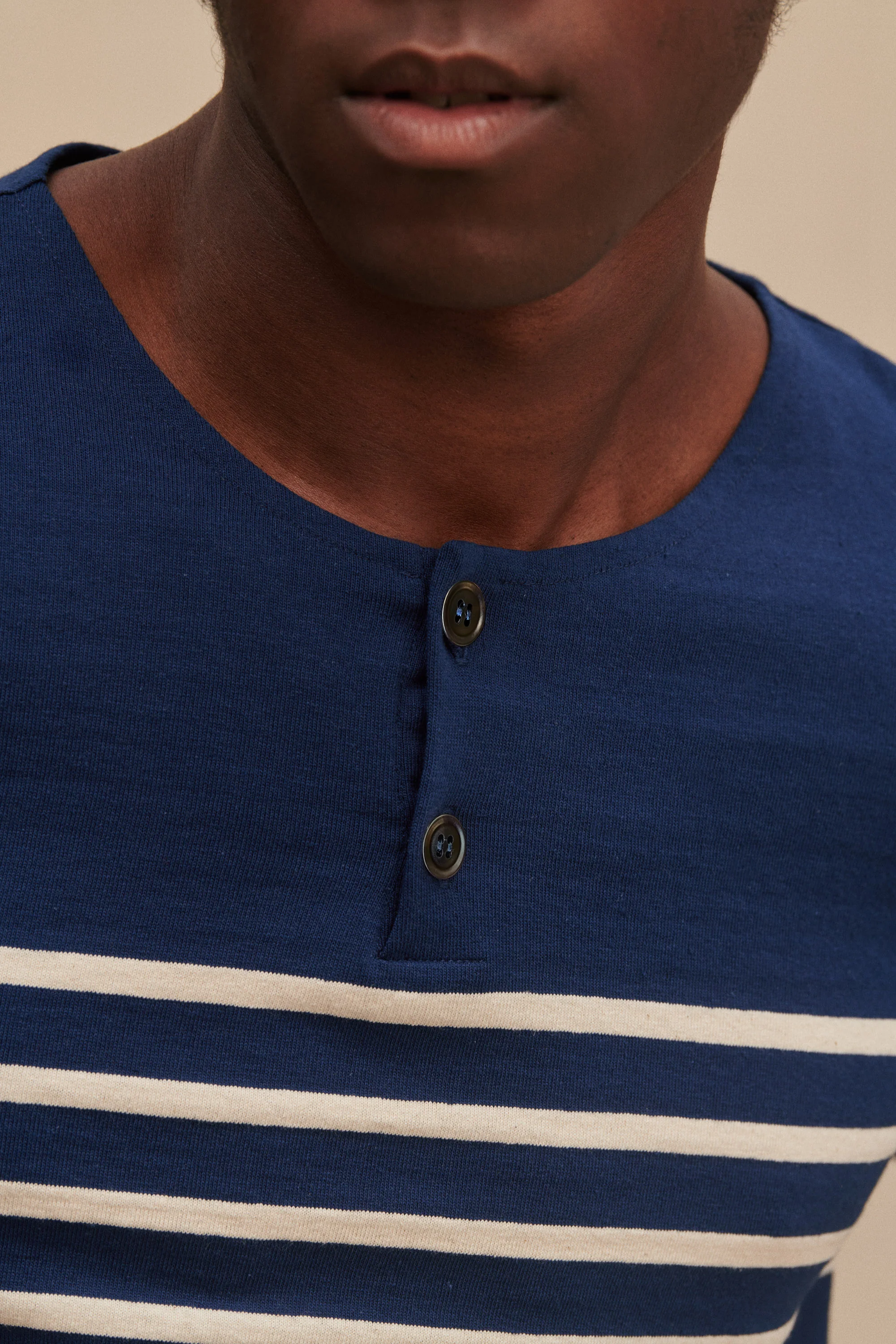 Marinière Marine Nationale col boutonné marine et écru pour homme - Image 5