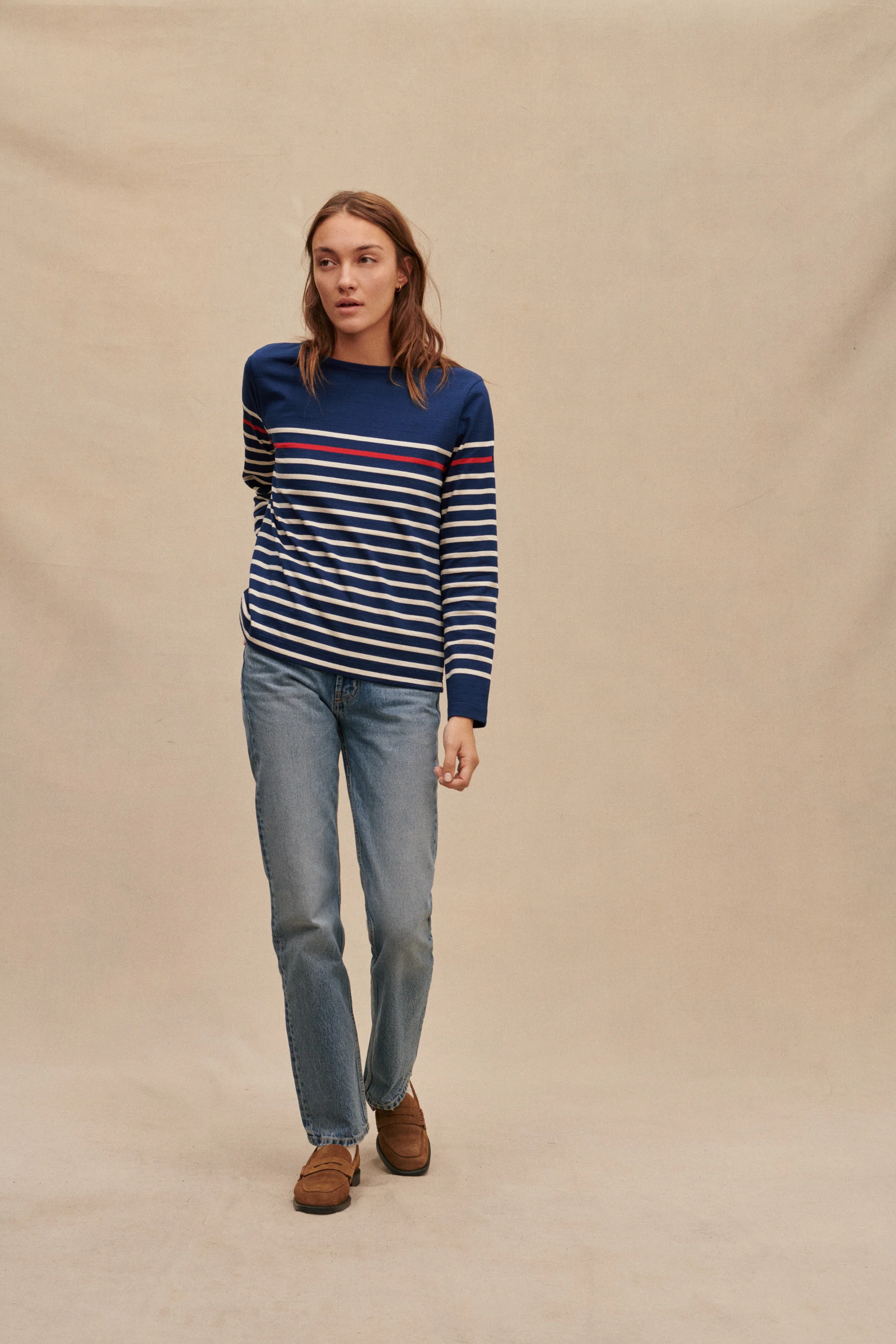 Marinière originale bleu marine avec rayure rouge pour femme - Image 3