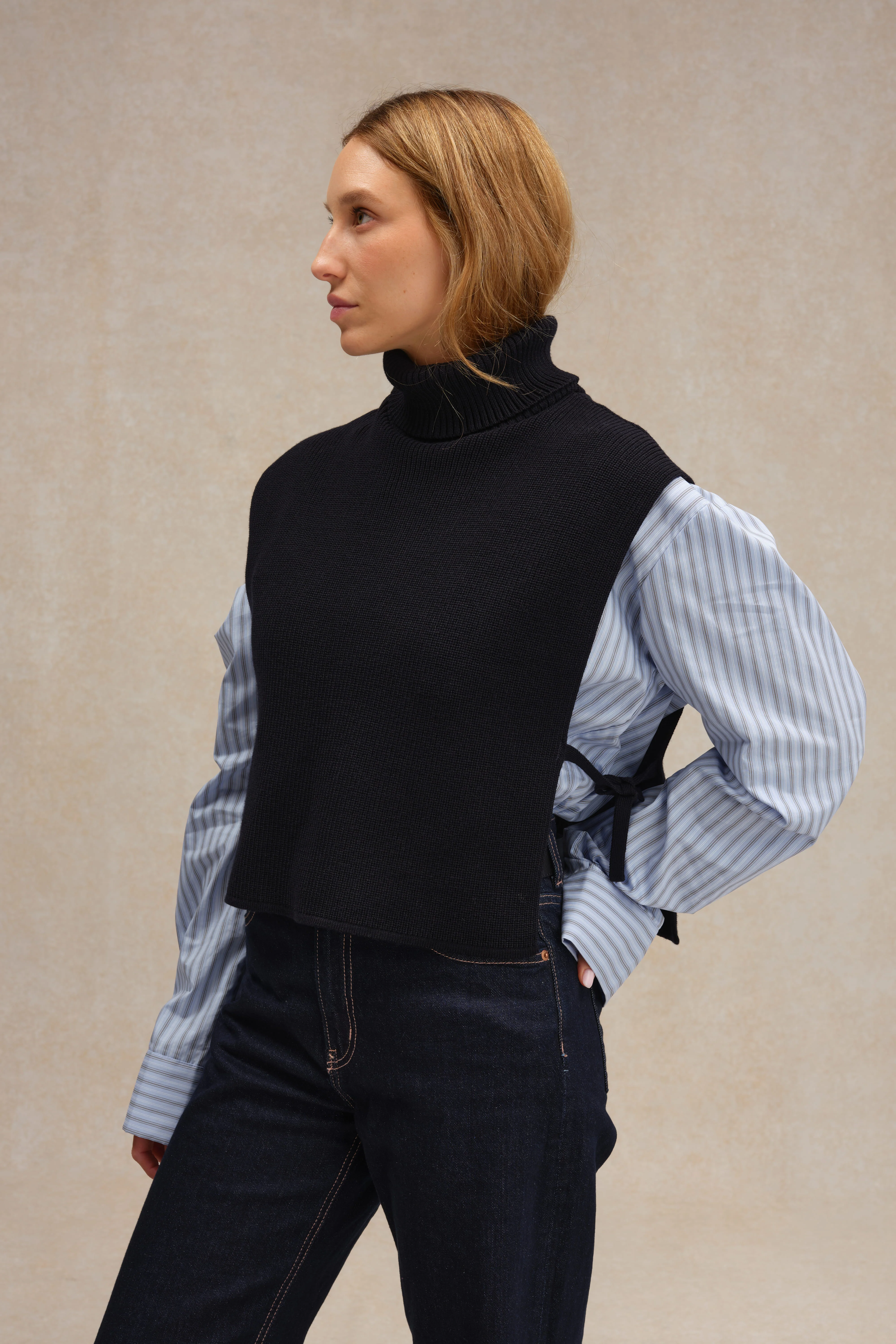 Plastron col roulé bleu marine en laine mérinos pour femme - Image 3