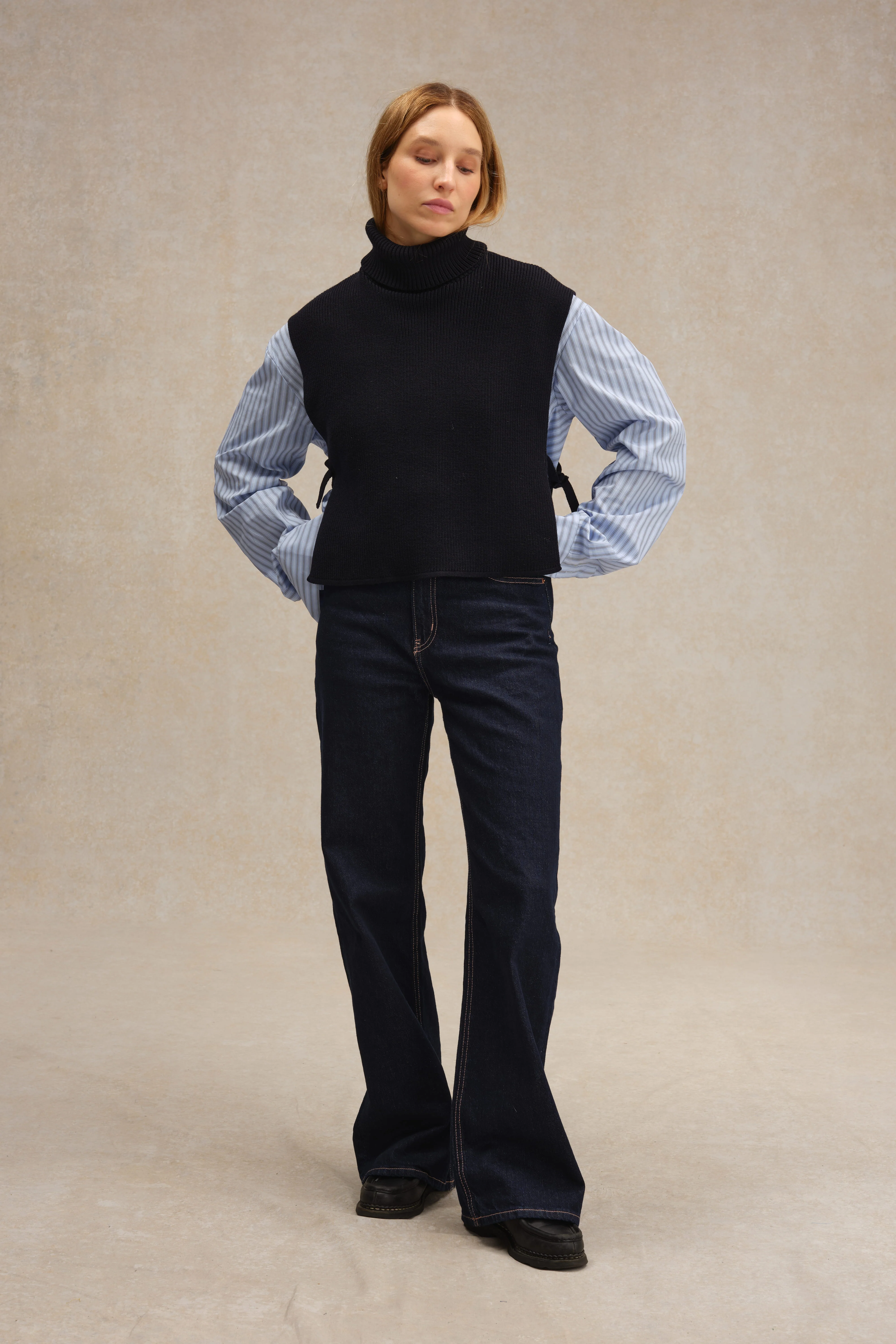 Plastron col roulé bleu marine en laine mérinos pour femme - Image 4