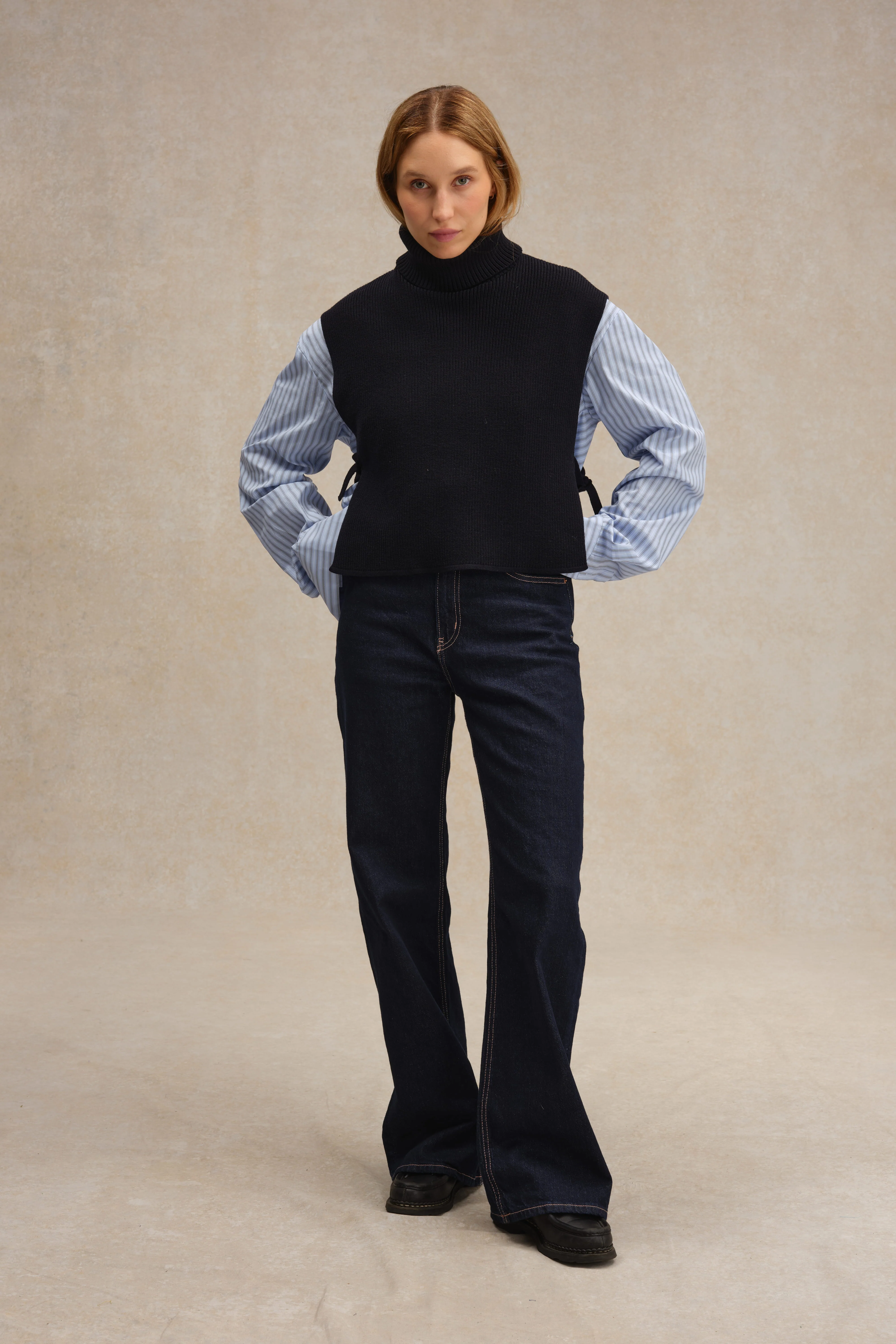 Plastron col roulé bleu marine en laine mérinos pour femme - Image 5