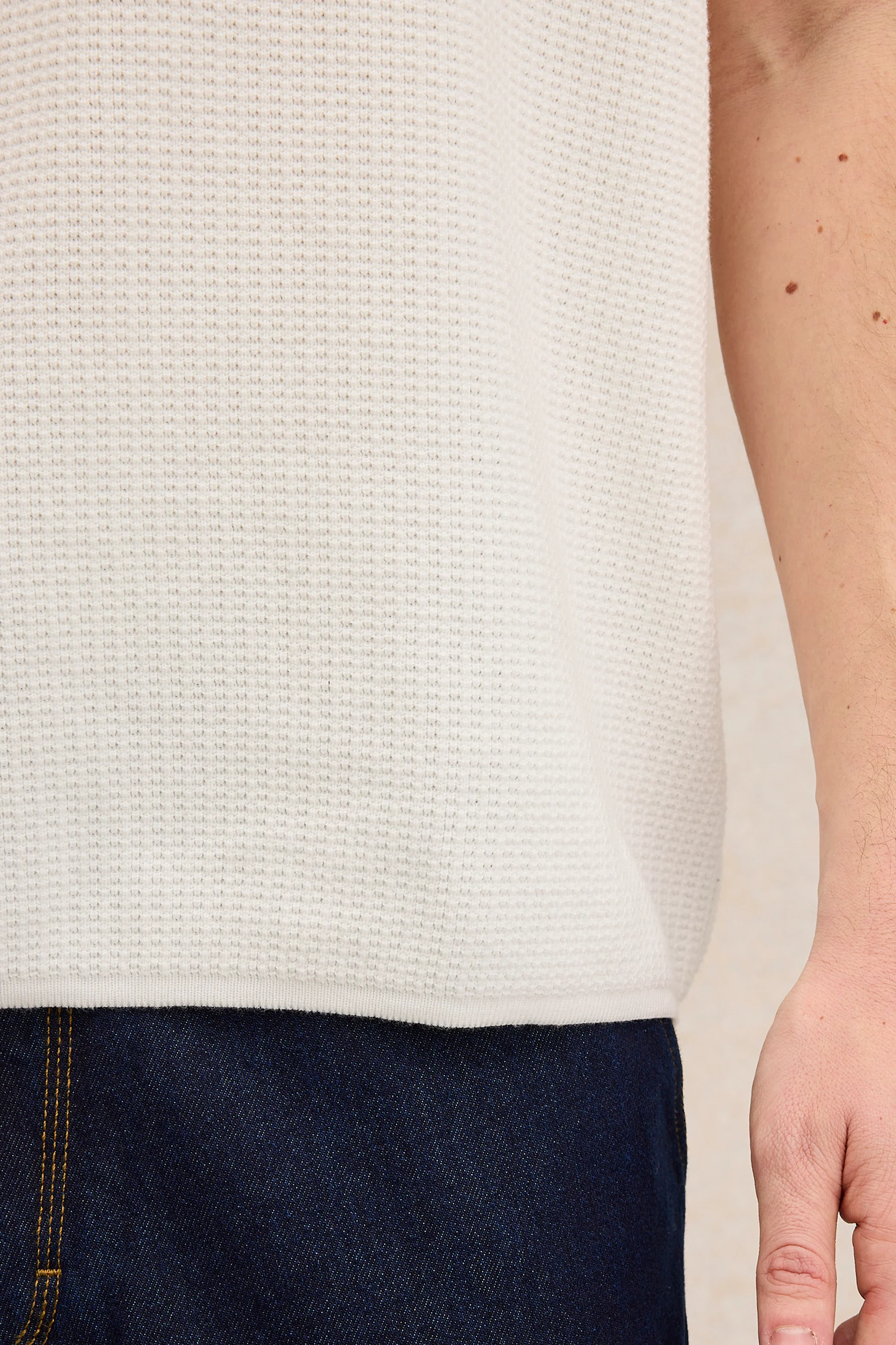 Polo en maille écru pour homme - Image 3