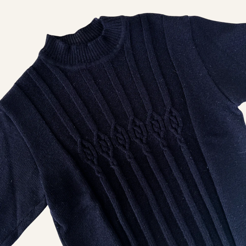 Pull bleu marine torsadé en laine - Seconde main - Image 3