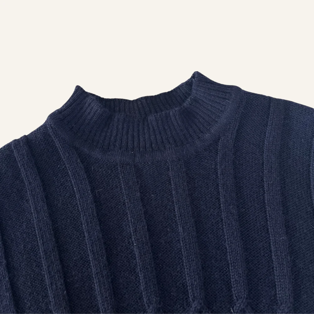 Pull bleu marine torsadé en laine - Seconde main - Image 4