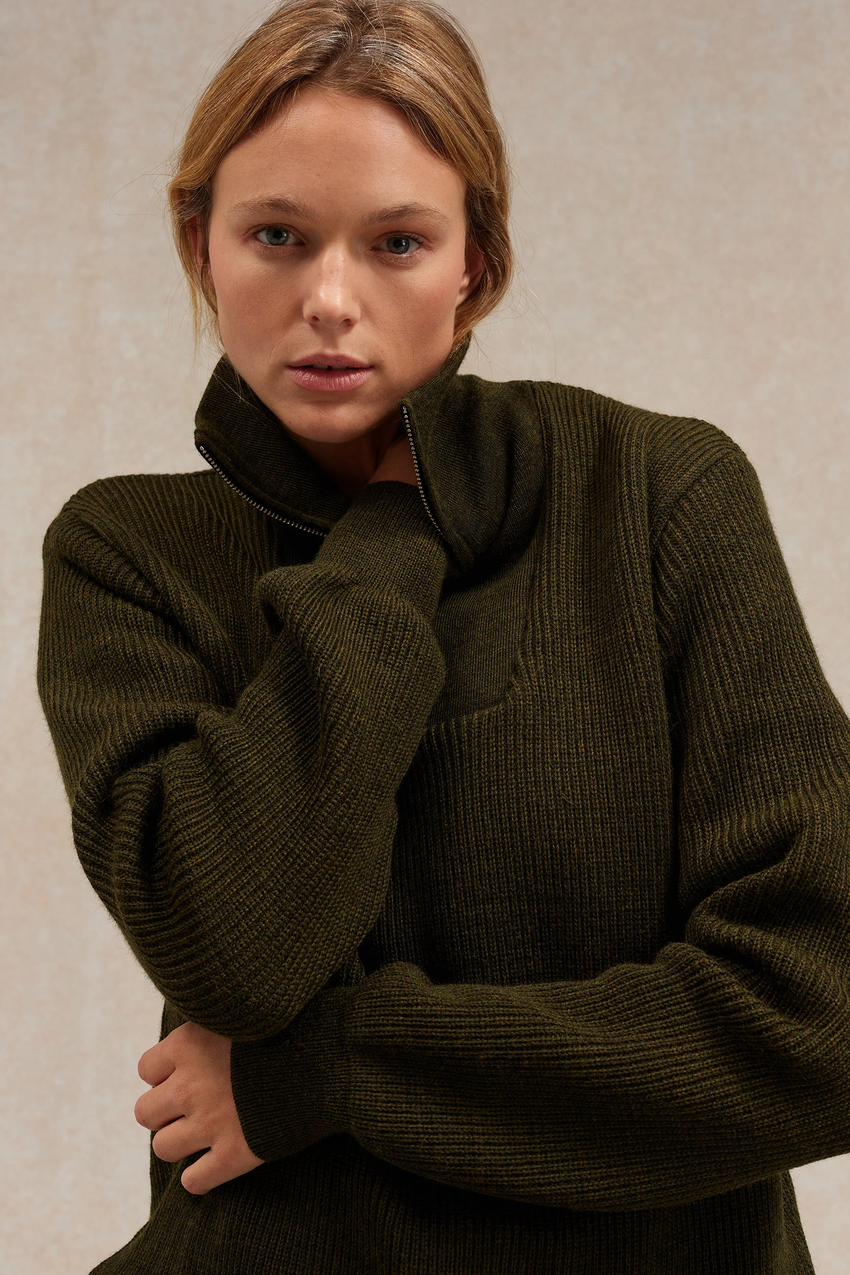 Pull camionneur olive en laine vierge pour femme - Image 2