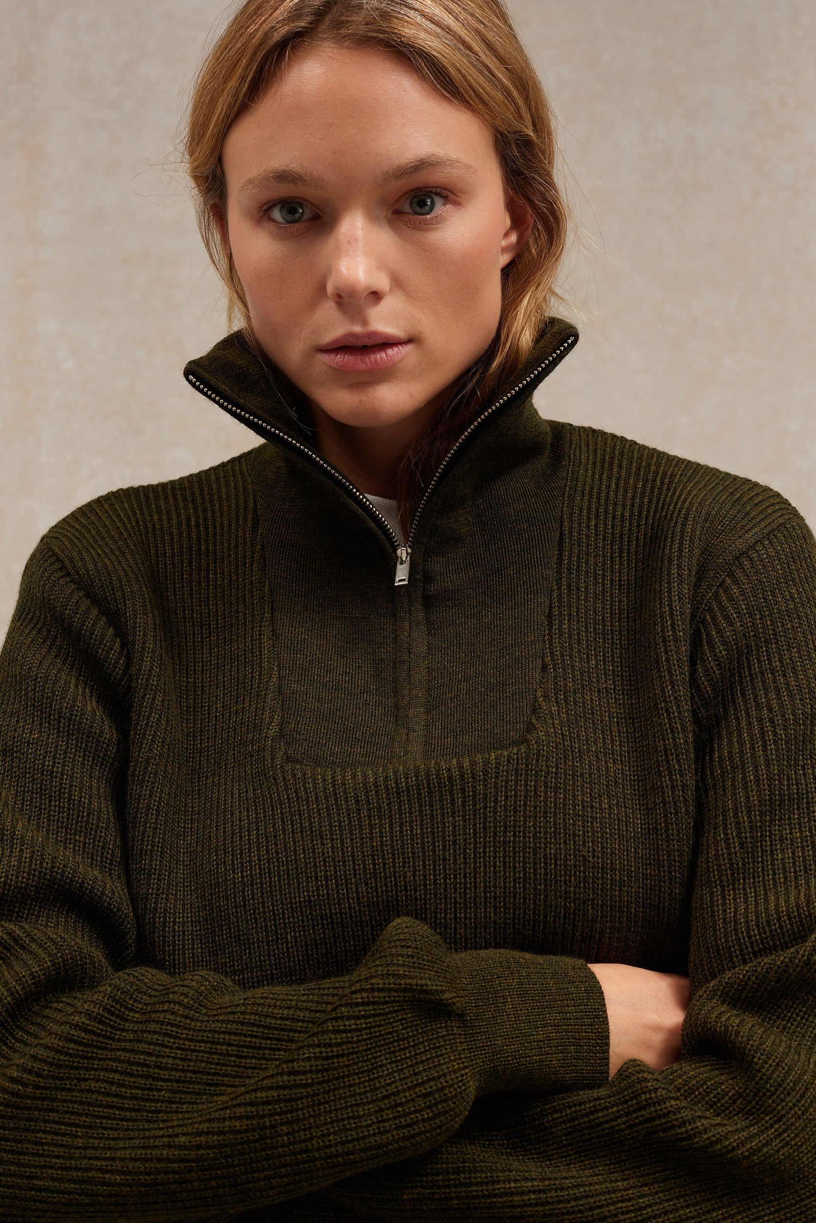 Pull camionneur olive en laine vierge pour femme - Image 3