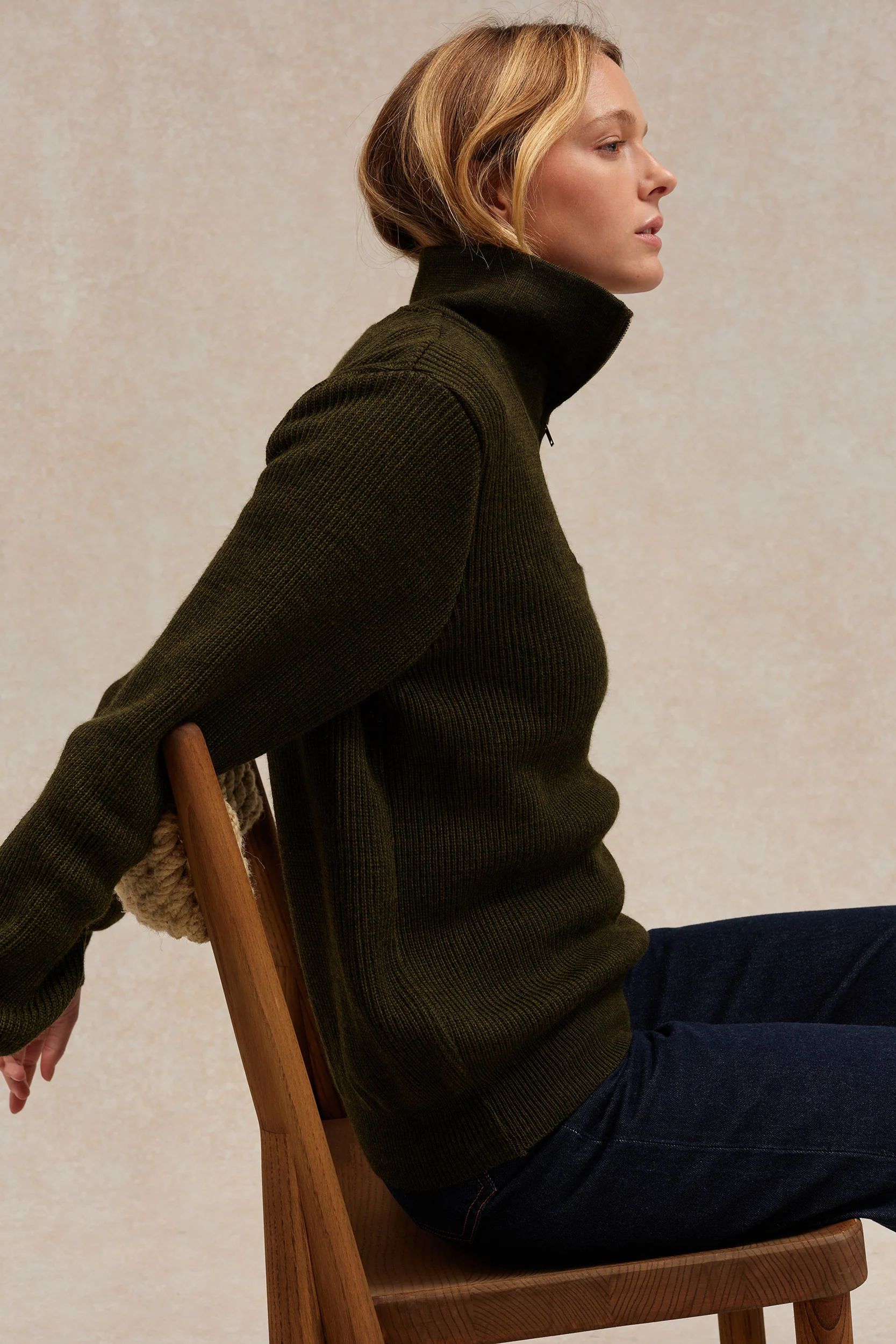 Pull camionneur olive en laine vierge pour femme - Image 4