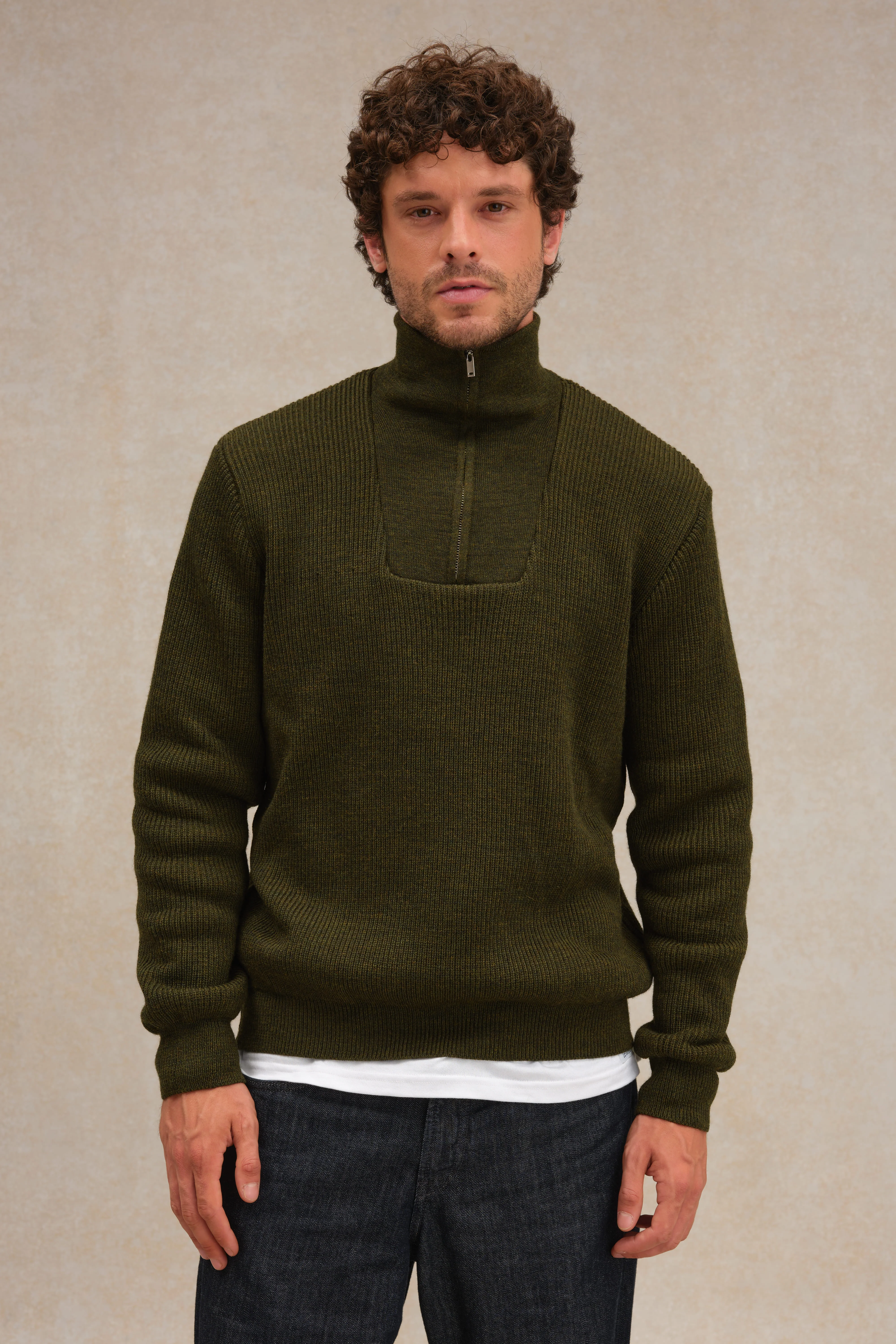 Pull camionneur olive en laine vierge pour homme