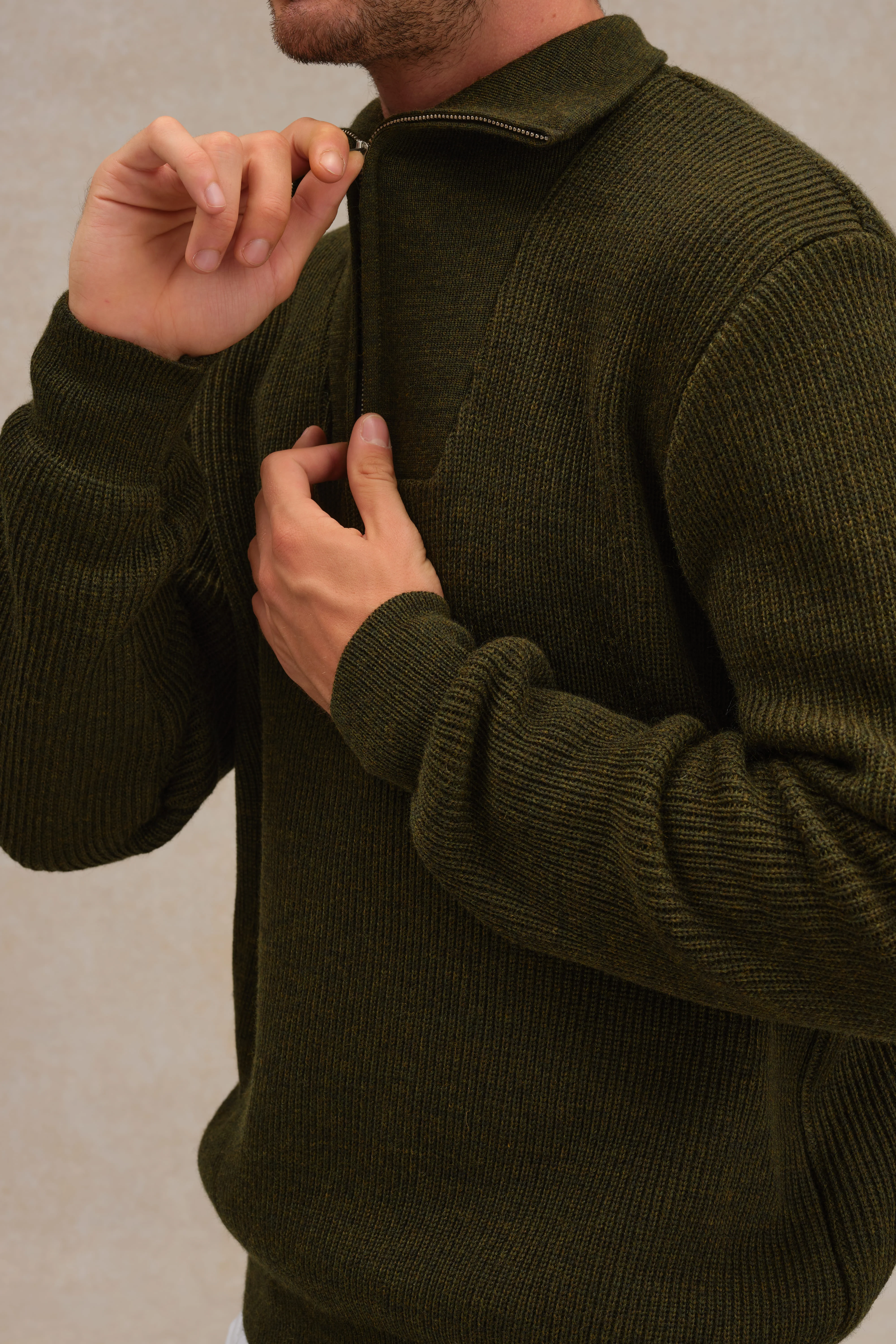 Pull camionneur olive en laine vierge pour homme - Image 2