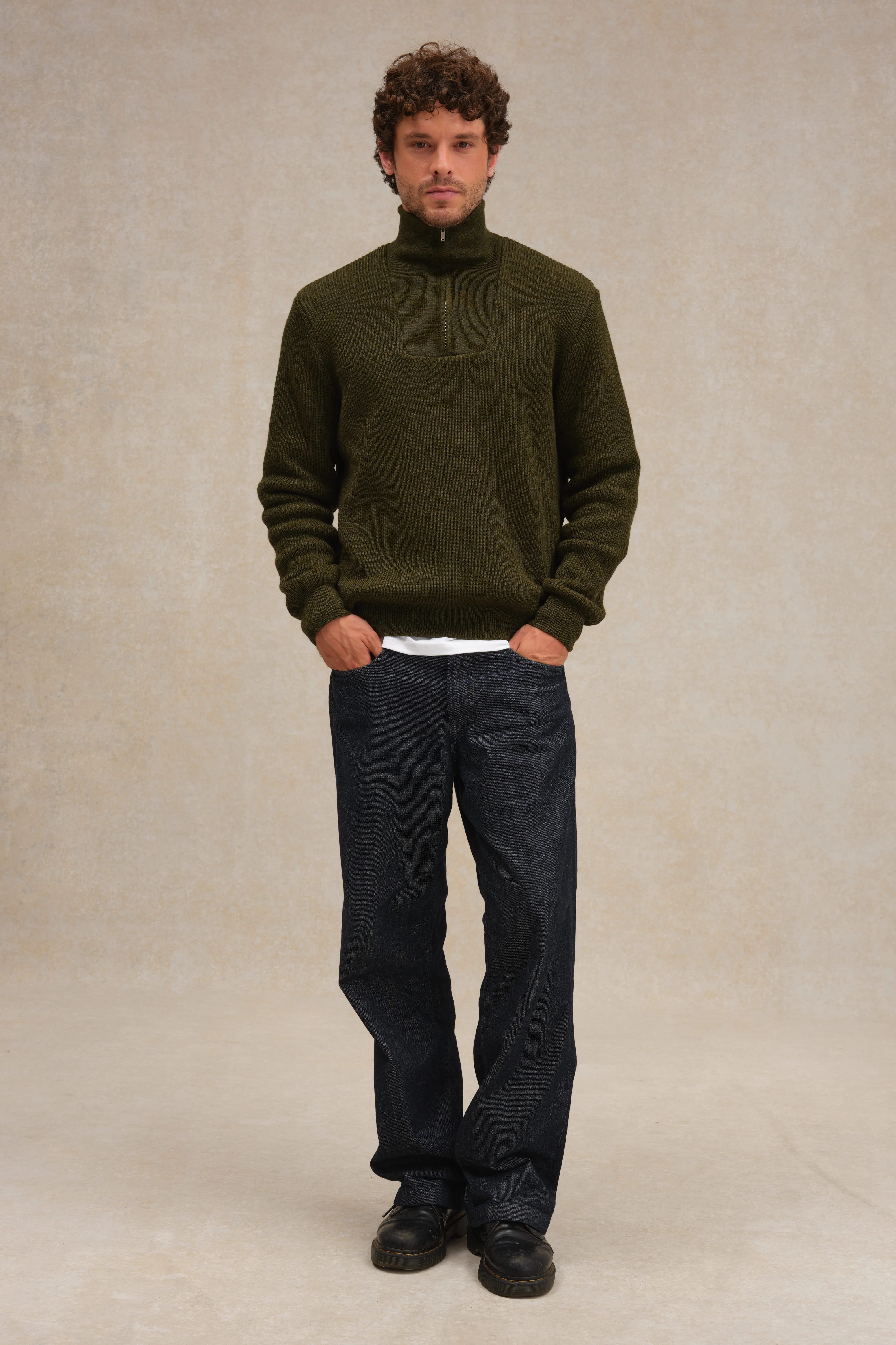Pull camionneur olive en laine vierge pour homme - Image 4