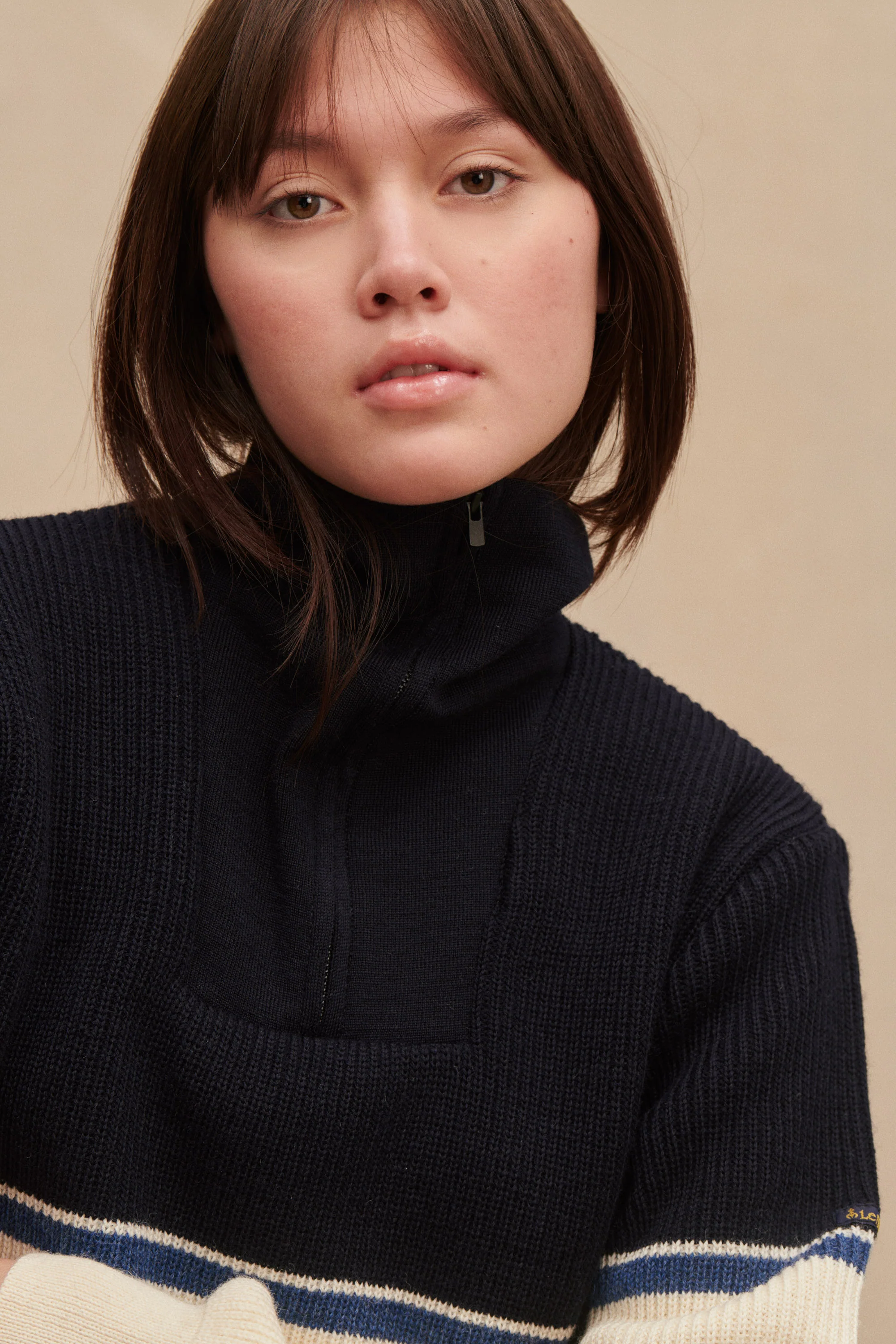 Pull camionneur écru et bleu marine pour femme - Image 3
