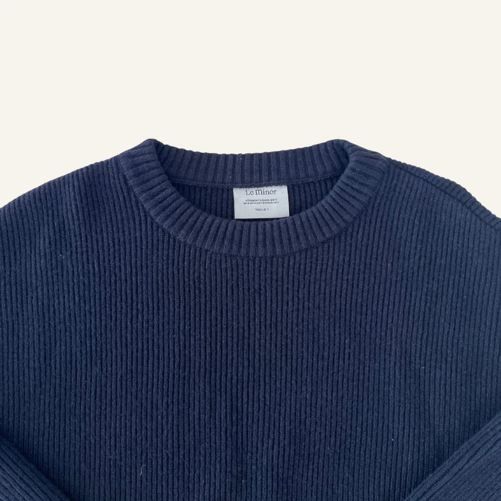 Pull femme col rond bleu marine en côtes anglaises - Seconde main - Image 3
