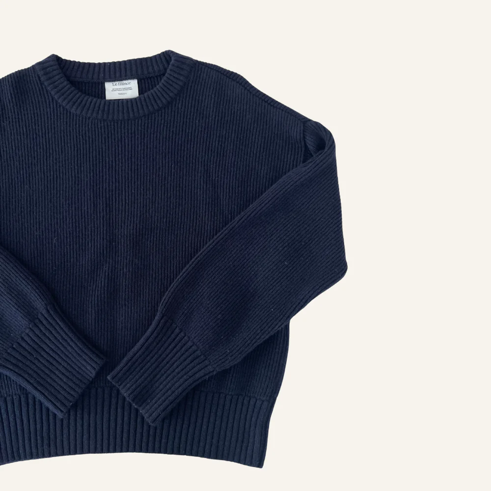 Pull femme col rond bleu marine en côtes anglaises - Seconde main - Image 4