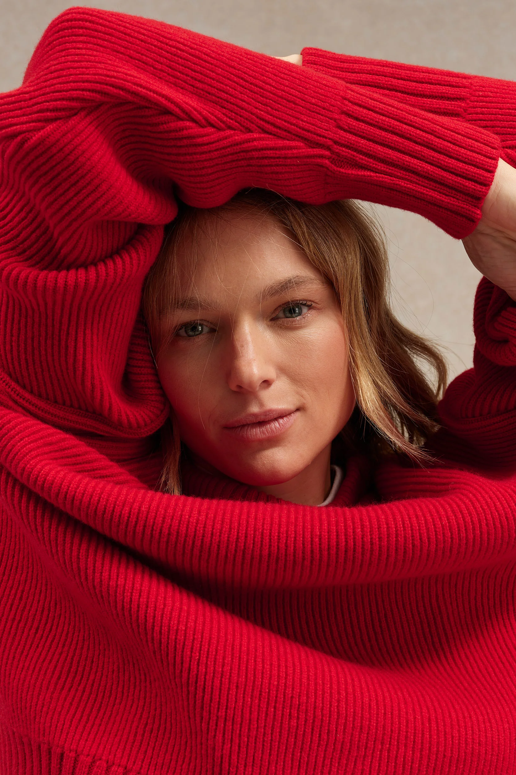 Pull femme col rond rouge à côtes anglaises - Image 3