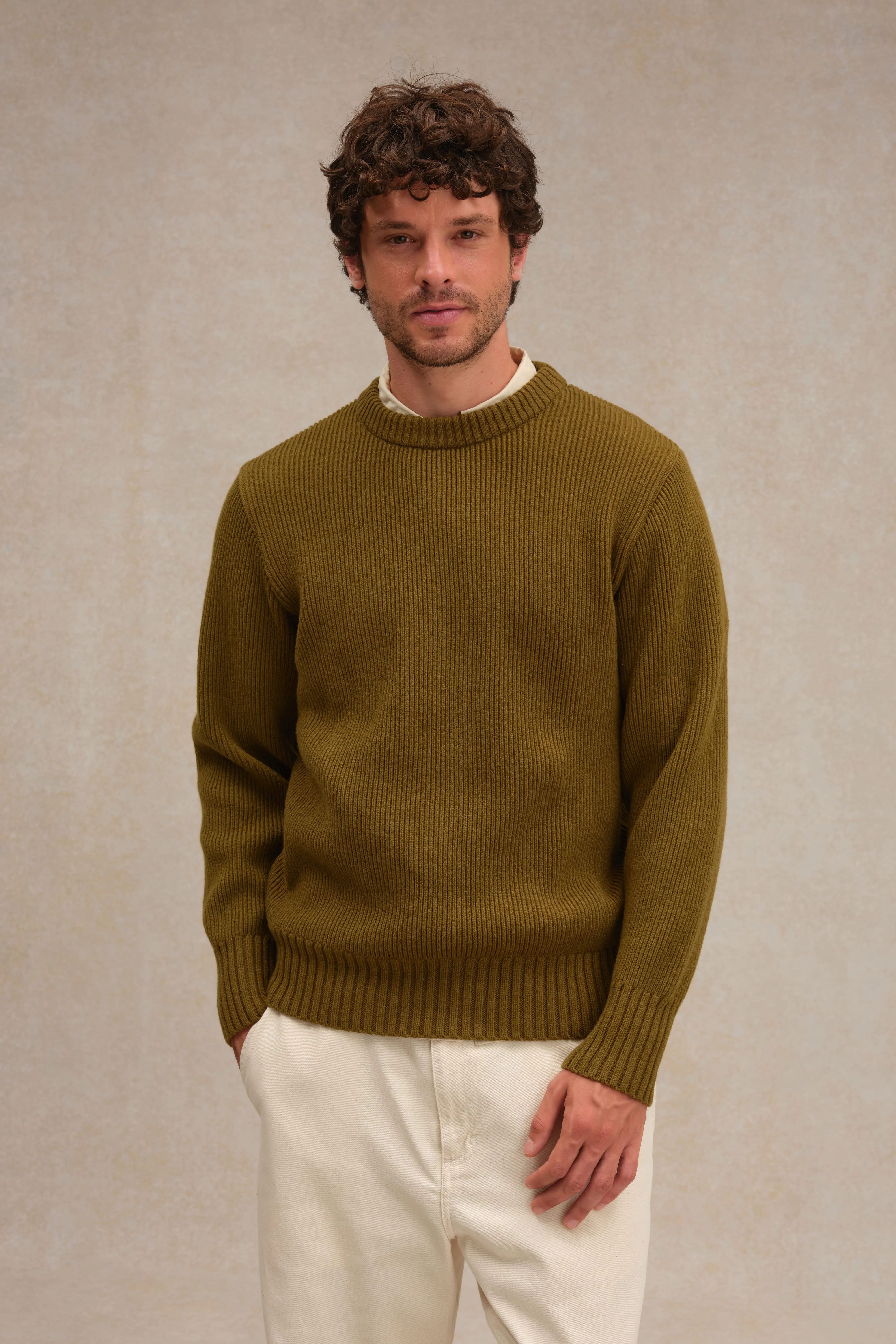 Pull homme col rond à côtes olive