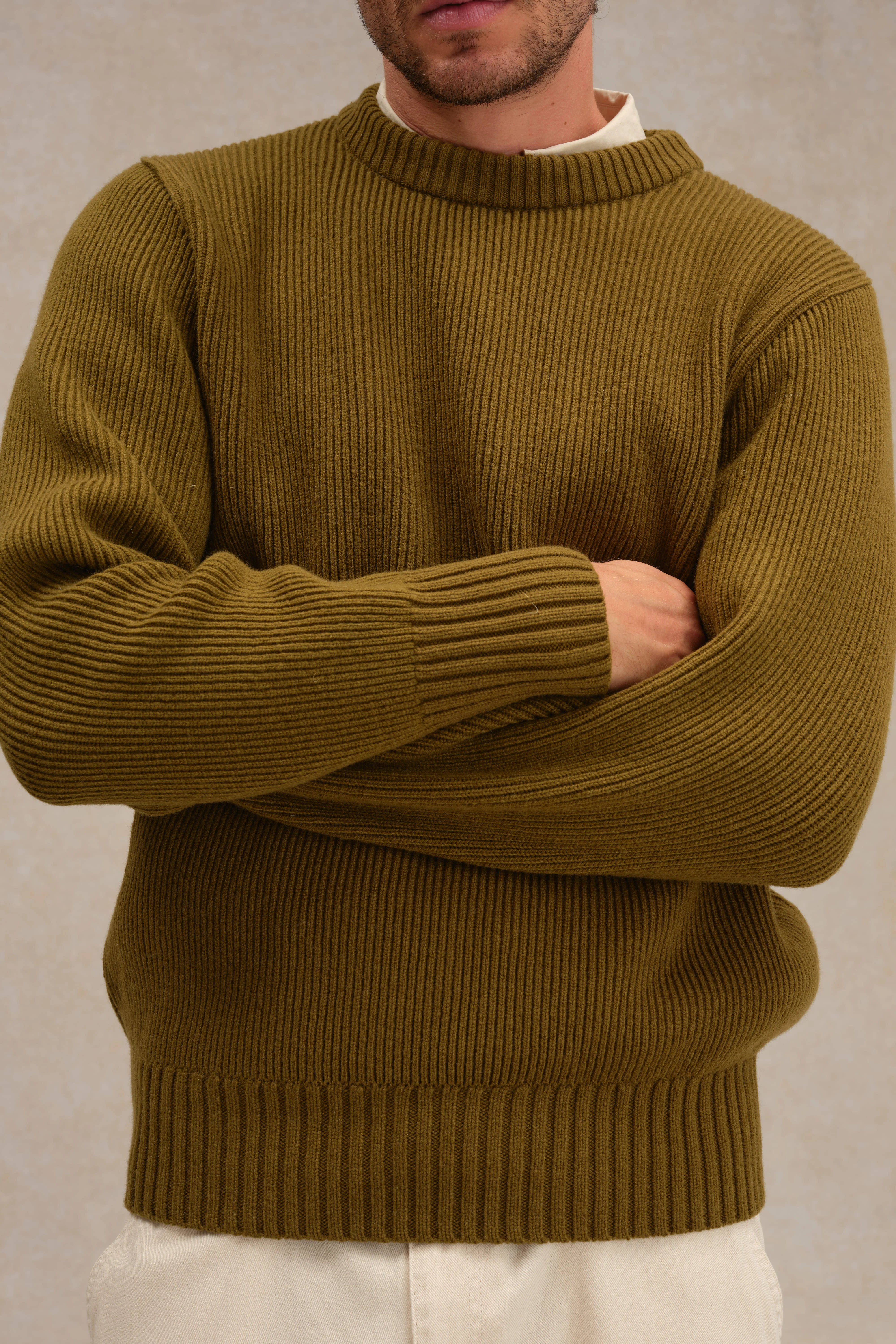 Pull homme col rond à côtes olive - Image 2
