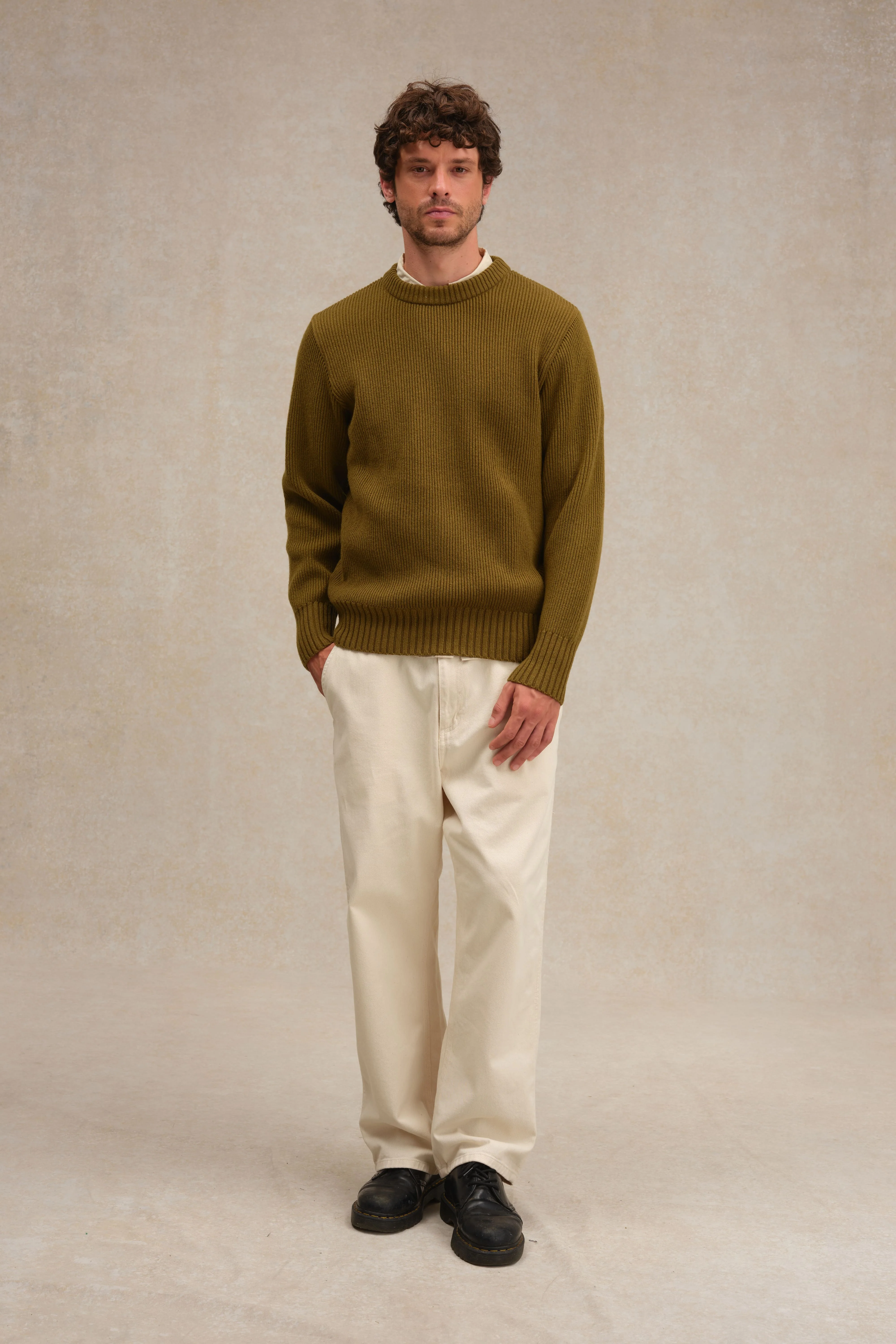 Pull homme col rond à côtes olive - Image 3