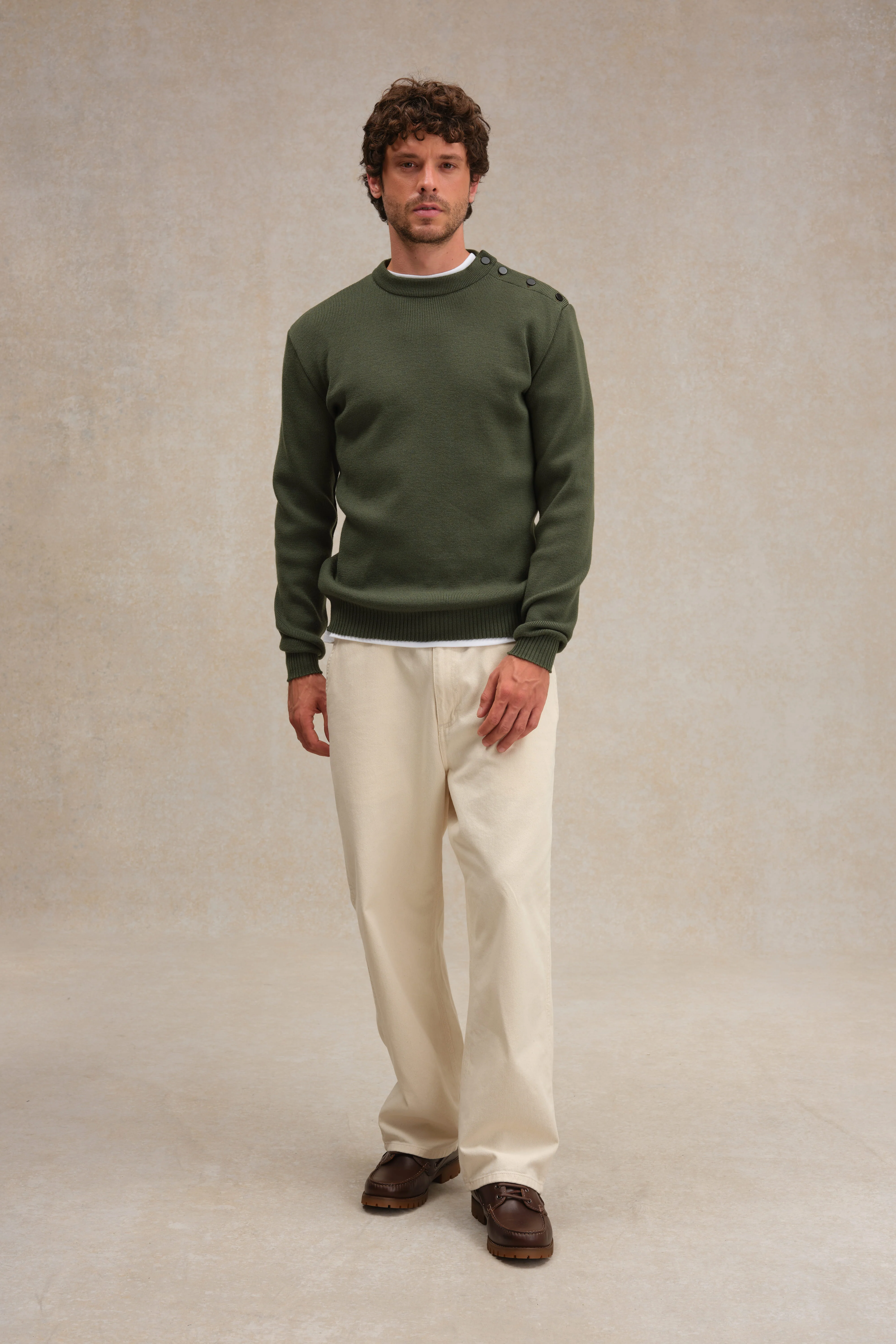 Pull marin ample olive kaki en laine mérinos pour homme - Image 3