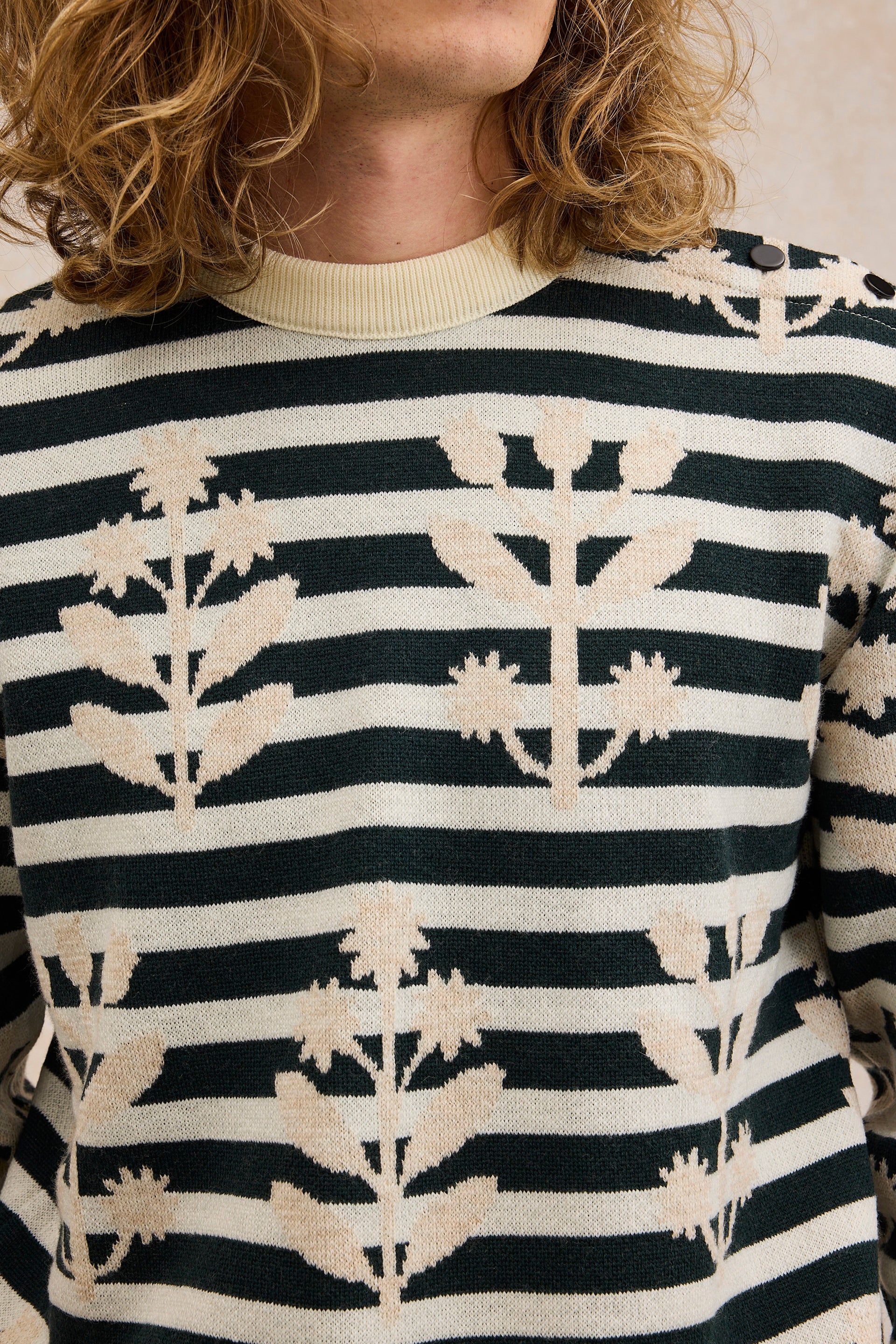Pull marin à fleurs beige en laine mérinos pour homme - Le Minor x Fragonard - Image 2