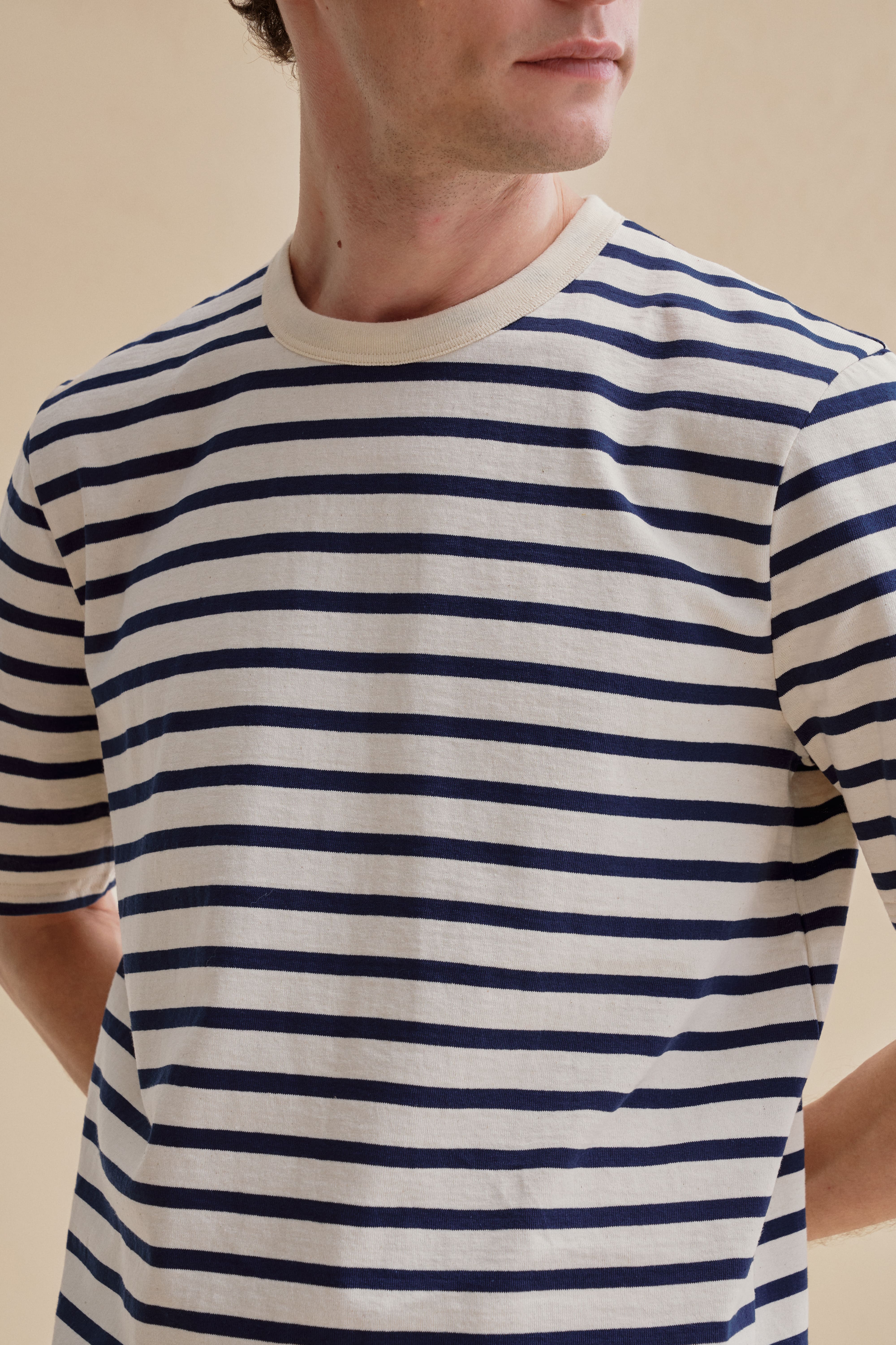T-shirt marin écru et marine pour homme - Image 2